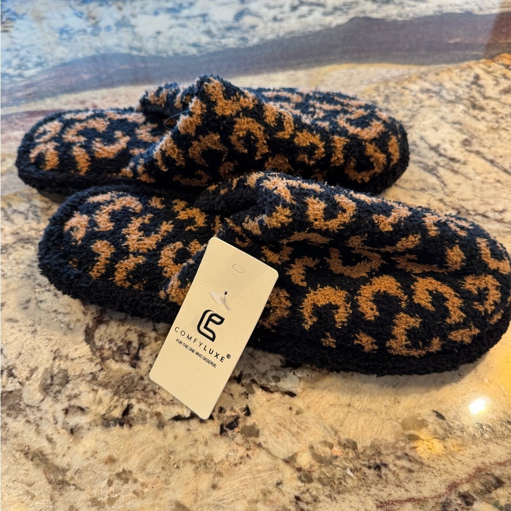 Women's Black and Tan Slippers